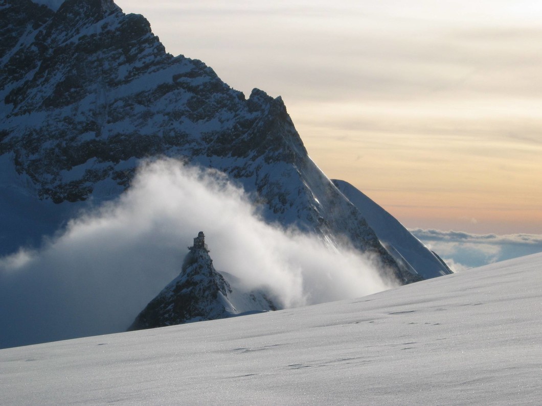 Sphinx laboratory at the Jungfraujoch, where PSI studies cloud formation from aerosol particles. (J. Cozic)