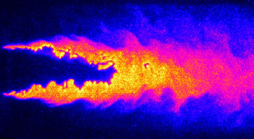 …und so zeigt sie sich unter dem „Laserblick“. Mit den am PSI entwickelten laserspektroskopischen Techniken lassen sich Bilder der Flammen mit viel grösserem Detailreichtum erstellen.(Bild: PSI)