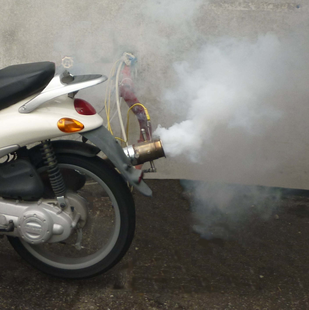 Rampant polluters: Despite their low numbers two-stroke mopeds generate most of the emissions of fine dust and other air contaminants in many cities. Image: Paul Scherrer Institute