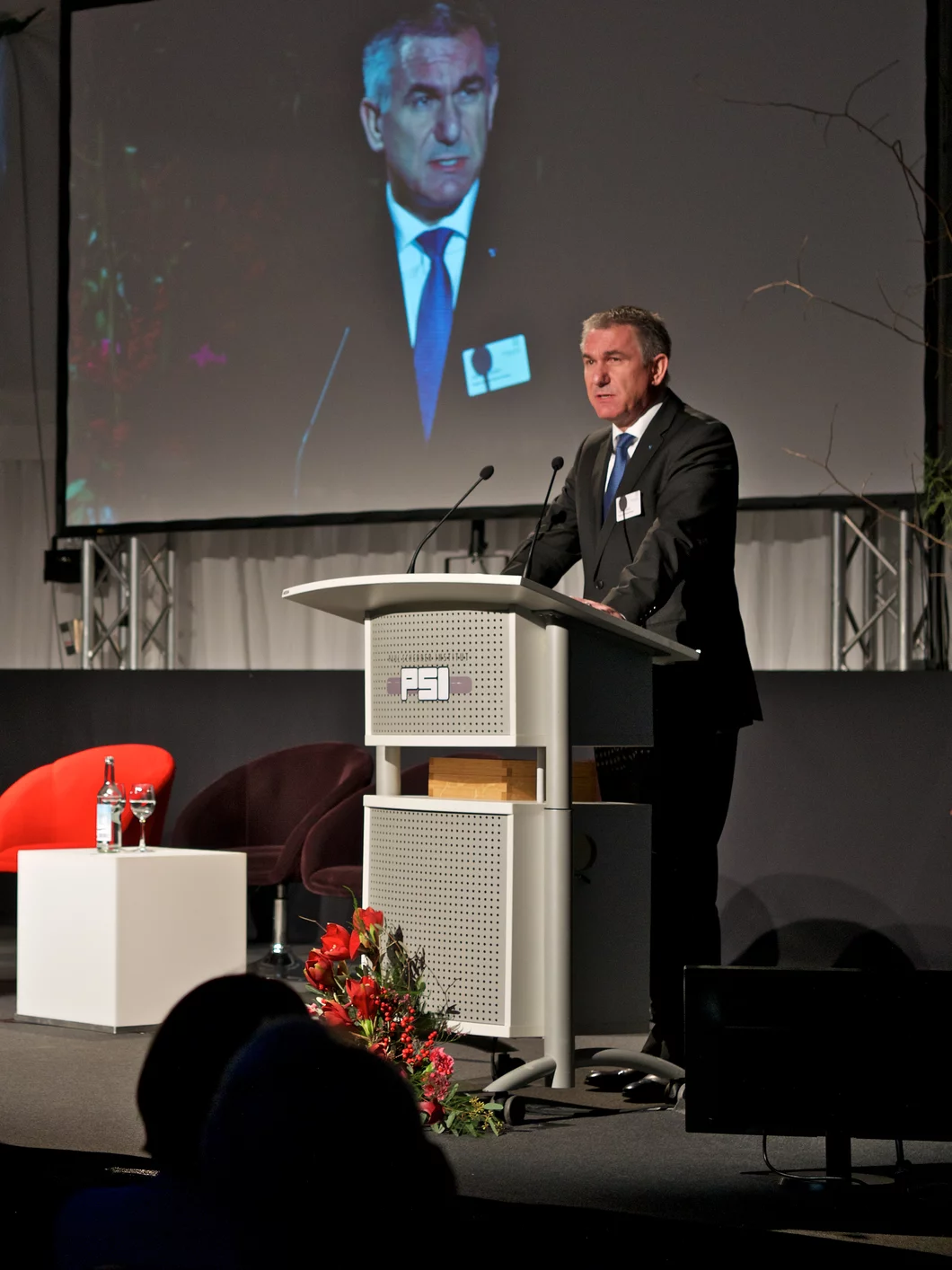 Alex Hürzeler, conseiller d’Etat du canton d’Argovie, souligne le bénéfice du SwissFEL pour l’Argovie en tant que site de haute technologie. (Photo: Institut Paul Scherrer/Markus Fischer)