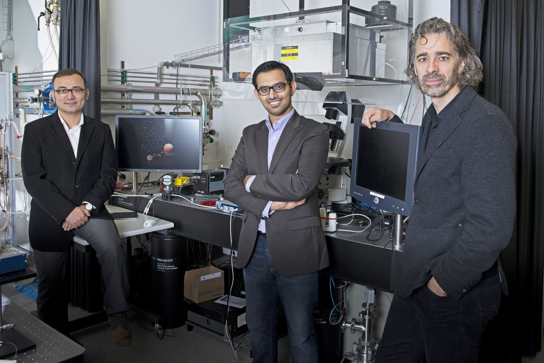 They have developed a new more precise method for studying catalytic processes: (from left to right) Yasin Ekinci, Waiz Karim and Jeroen van Bokhoven. (Photo: Paul Scherrer Institute/Mahir Dzambegovic)