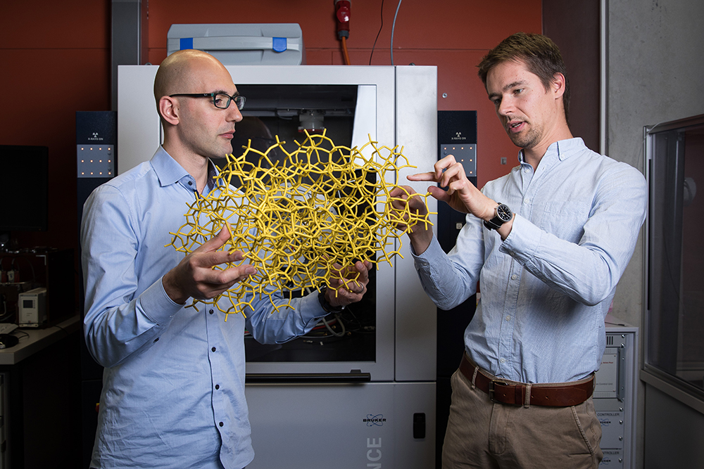 PSI scientists Marco Ranocchiari (left) and Dennis Palagin, co-authors of the Science paper. 