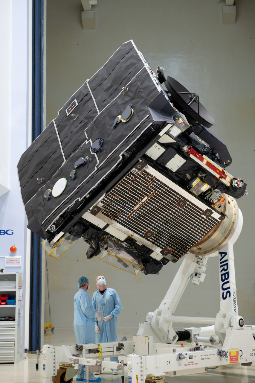 Die ESA-Raumsonde Solar Orbiter beim deutschen Analyse- und Testdienstleistungsunternehmen in Ottobrunn, Deutschland, im Oktober 2019