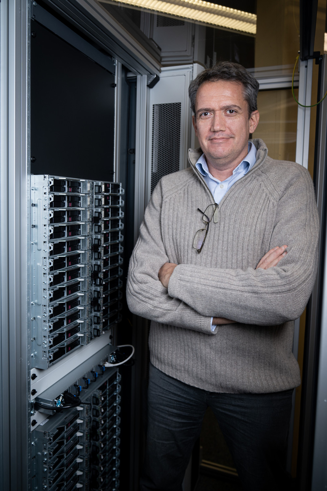 Alun Ashton, interim leader of the sub-project Controls & Science IT in a server room at PSI.