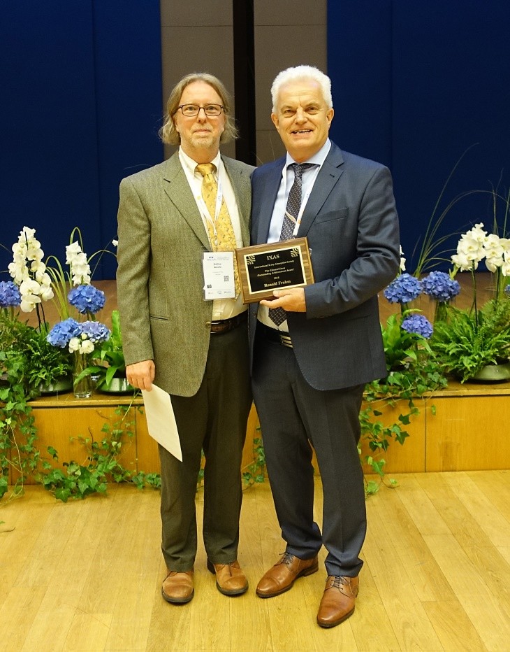 Matt Newville (left: chair of the IXAS committee) together with Ronald Frahm (recipient of the Ed Stern outstanding achievement award) at the IXAS conference in Kraków , Poland in July 2018.