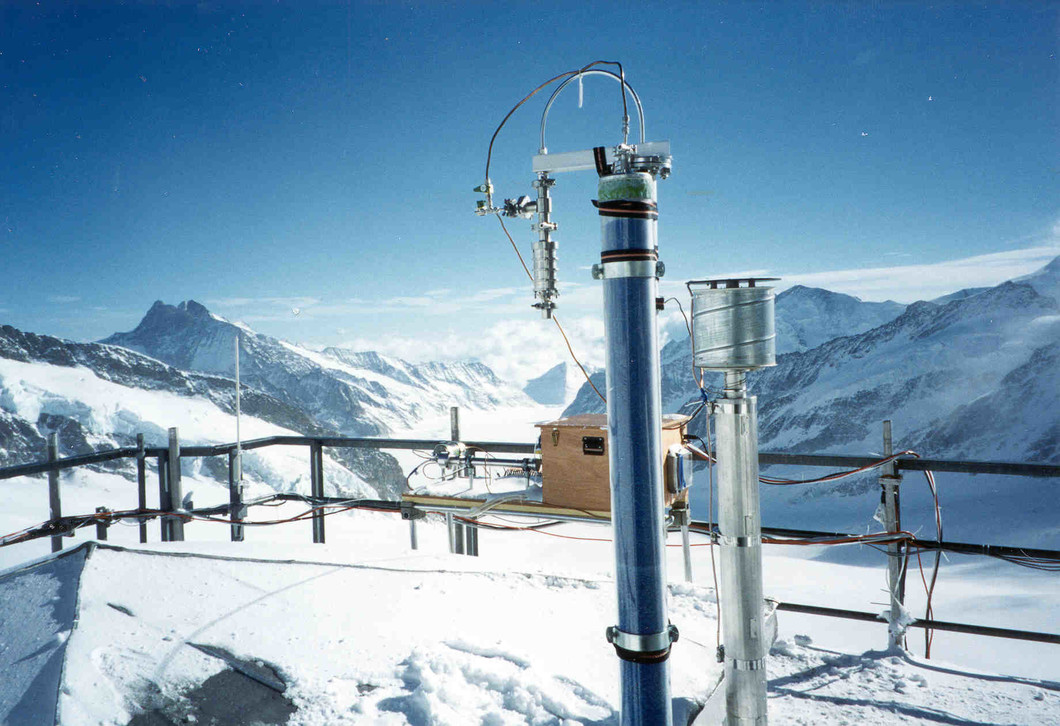 Aerosol inlets on top the Sphinx Laboratory at Jungfraujoch. Interstitial inlet (left), total inlet (right), SMPS (in the back), Aletsch Glacier (further in the back).