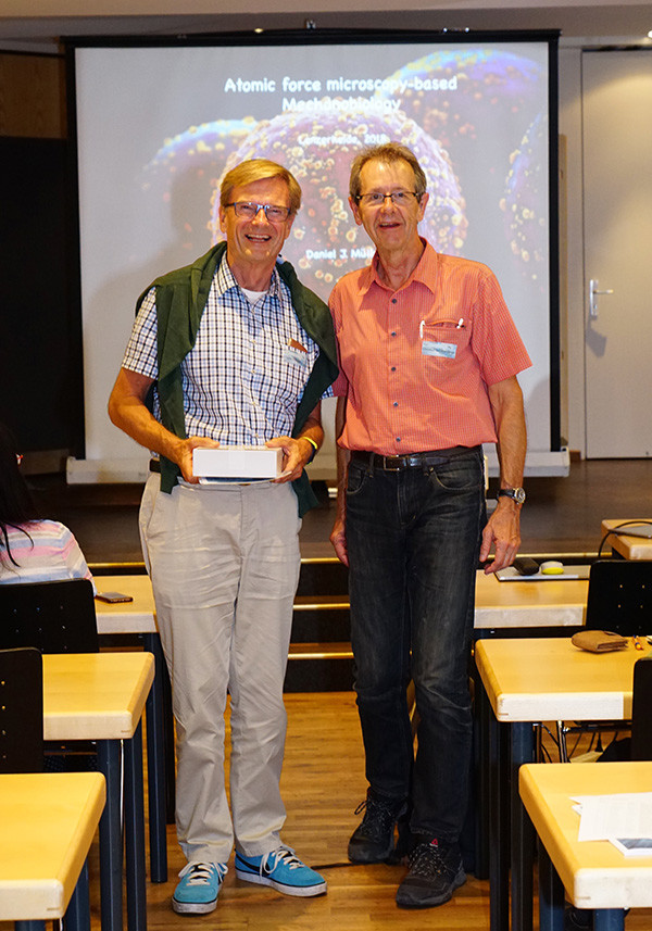 Jens Gobrecht receives the SNI Honorary Membership