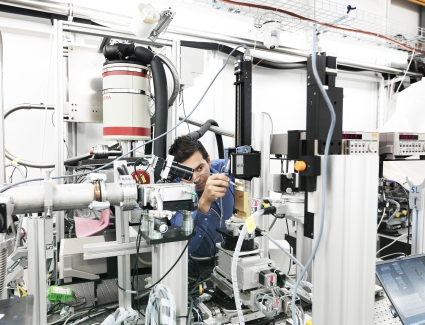 The MicroXAS beamline at the SLS, where experiments on catalytic reactions that will be conducted at SwissFEL are currently being carried out.(Source: Scanderbeg Sauer Photography)