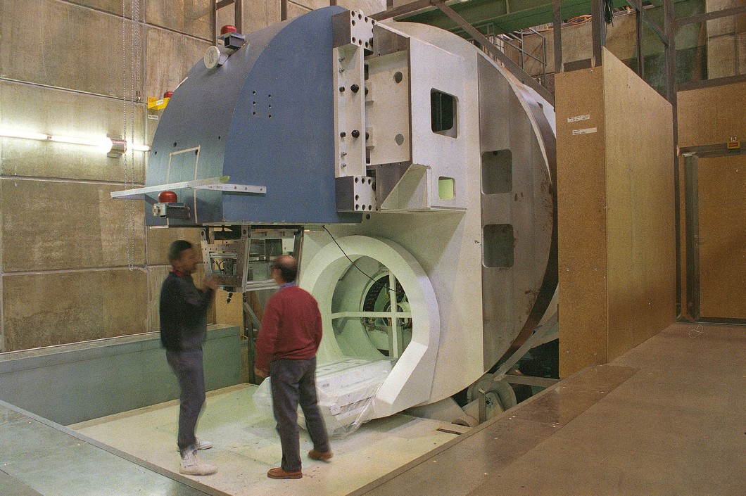 La station de traitement Gantry 1 en construction. Photo datant de 1994. (Source: Archives de l'Institut Paul Scherrer)