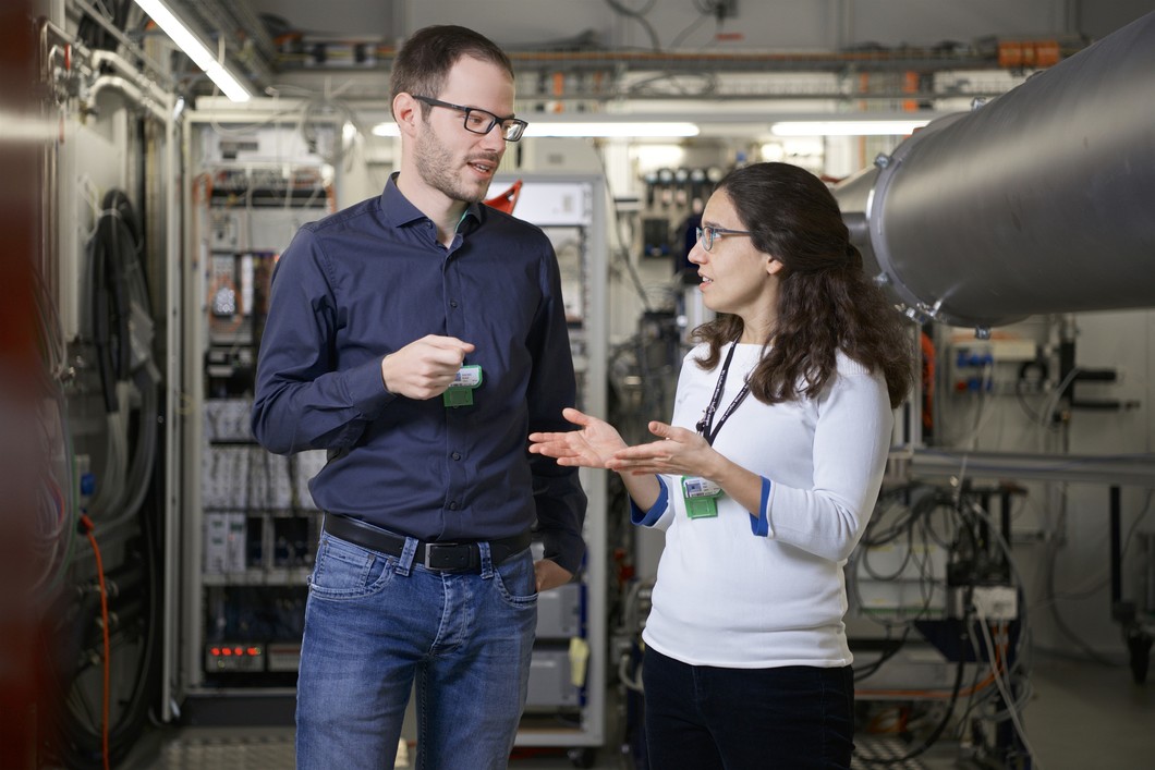 Klaus Wakonig and Ana Diaz, together with other PSI researchers, have transferred the principle of Fourier ptychography to X-ray microscopy for the first time ever. (Photo: Paul Scherrer Institute/Markus Fischer)