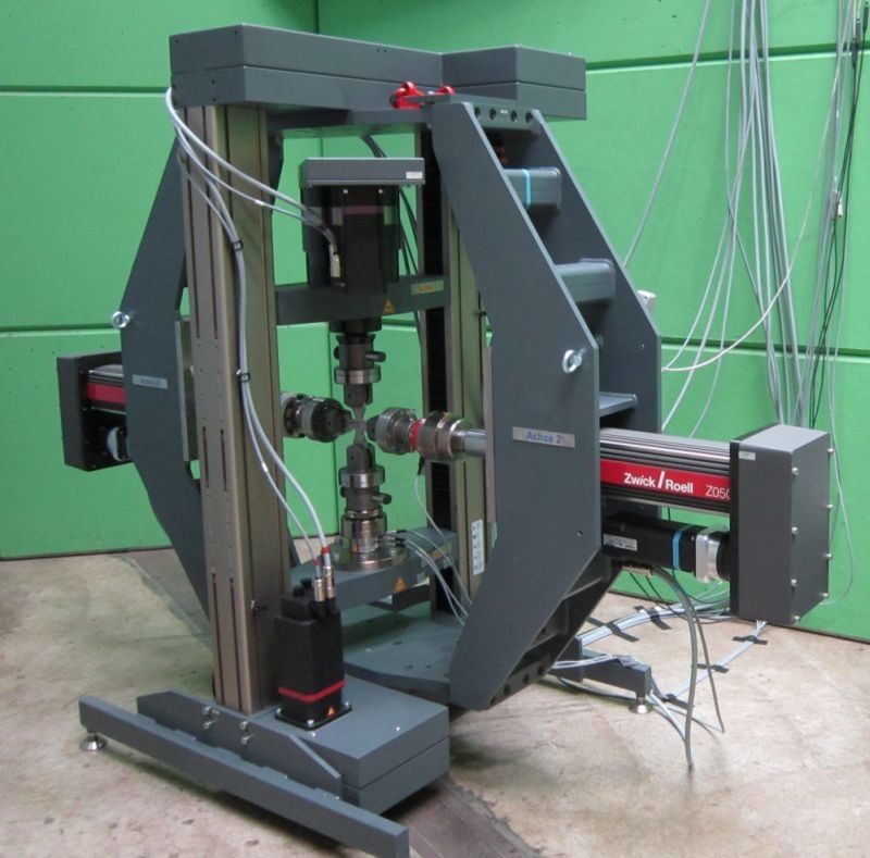 Image of the POLDI multi-axial test rig (Zwick Roell) with a cruciform-shaped specimen mounted at the centre of the rig.