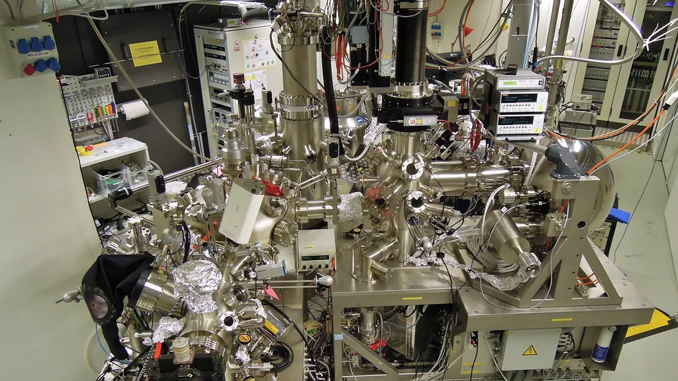 PEARL Beamline Enstation