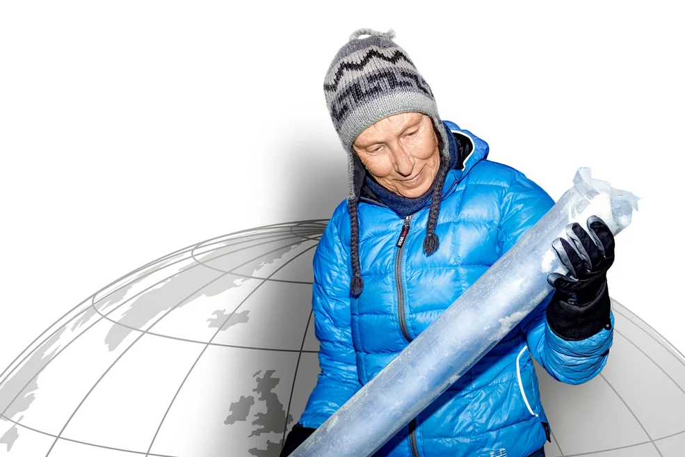 Avec cette carotte de glace, Margit Schwikowski, chercheuse au PSI, détient une part de connaissance sur le passé de notre planète.