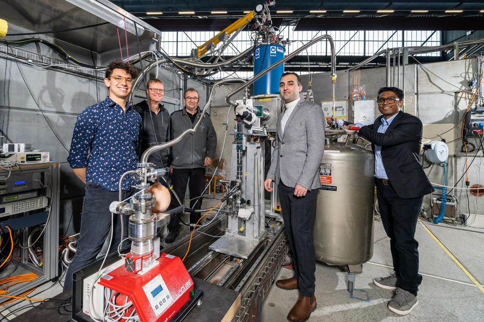 Members of the research team from PSI's Laboratory for Muon Spin Spectroscopy (Image: Paul Scherrer Institute/ Markus Fischer) 