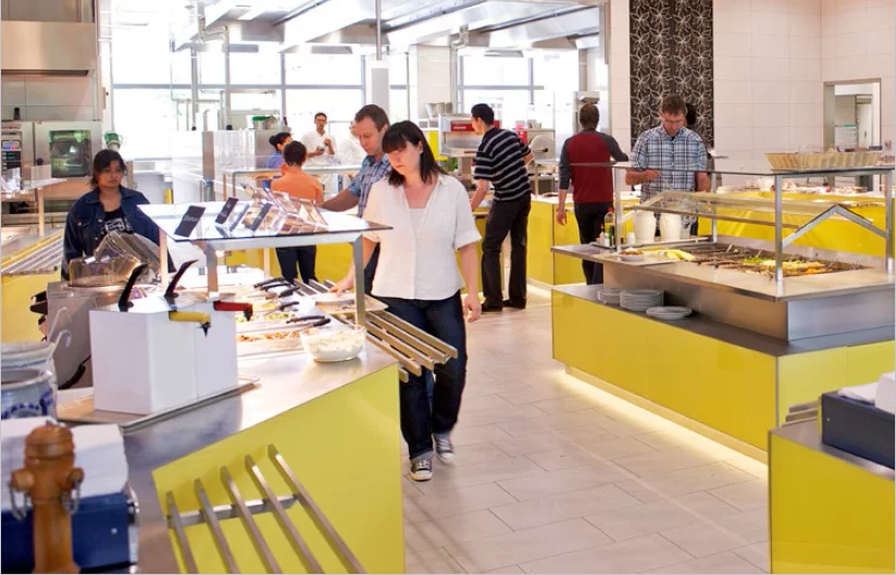 Selbstbedienungsteil im Restaurant OASE