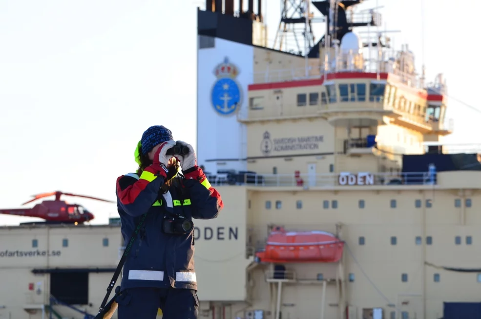 Åsa  carefully checking the horizon for polar bears. Credits: F. Bolinesi