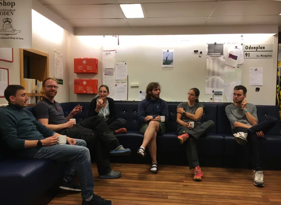 The best scientific discussions happen in front of a cup of coffee. Credits: M. Lawler