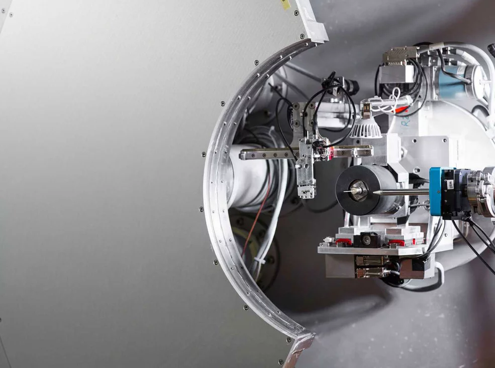 An dieser Strahllinie an der Synchrotron Lichtquelle Schweiz SLS macht Fabia Gozzo ihre Experimente. (Foto: Scanderbeg Sauer Photography)