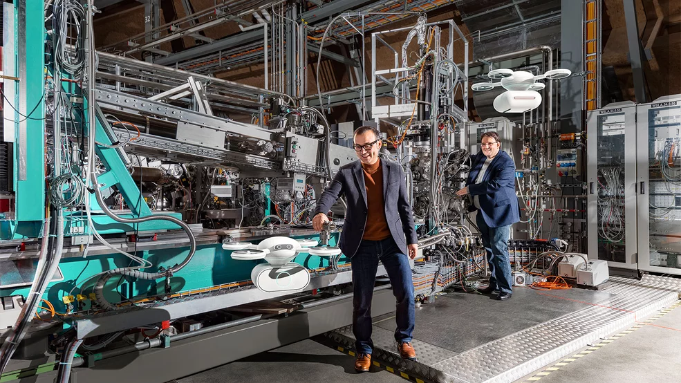 Yasin Ekinci (left) and Thorsten Schmitt (Photo: Scanderbeg Sauer Photography, 3d-objects and visualisation: Incursion/Manuel Guédes)