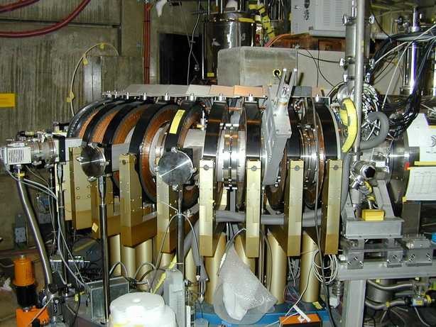 The muon extraction channel (MEC) transports the muon beam from the cyclotron trap (in the back behind the concrete block) to the target (front right). The curvature is needed to clean the muon beam from the huge amount of electrons that leave the cyclotron trap as well.