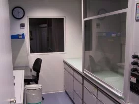 Chemistry lab at the cSAXS beamline chemistry lab 72dpi.jpg