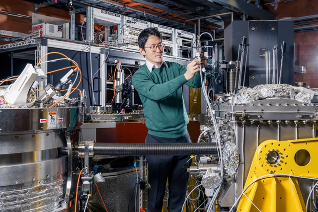 Hiroki Ueda, first author of the paper, working at the new Furka experimental at SwissFEL Here, using soft X-rays, Ueda and colleagues could reveal the motion of the spins during an electromagnon, , complementing hard X-ray measurements of lattice vibrations made at the Bernina experimental station.