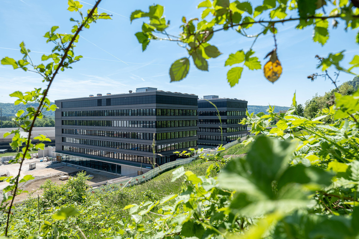 PSI and VDL ETG have been cooperating for the past 10 years. Thanks to Park Innovaare – whose new buildings can be seen here – VDL ETG is now moving to the immediate vicinity of PSI. (Photo: Markus Teller)