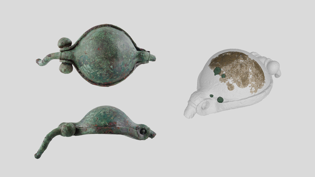 The bulging, once hinged hollow space in a Roman armlet. Because this had corroded shut over time, neutron imaging (see on the right) was employed to reveal what remains hidden there today. The method rendered visual among other things several little metal beads (coloured dark green).
(Photo on the left: AVENTICUM - Roman Museum in Avenches / Andreas Schneider; Image on the right: Paul Scherrer Institute / Neutron Imaging and Activation Group)