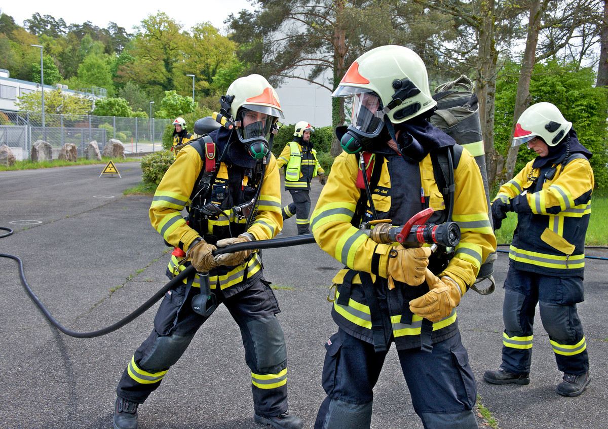 The 22-person radiation protection service of PSI is a unit of the plant fire brigade and is responsible for the entire canton of Aargau. It is a milita organisation – many members also deal with radioactivity in their jobs. Four times a year, they rehearse for an emergency. So far, the radiation protection service has never yet been called out on a real mission. (Photo: Paul Scherrer Institute/Frank Reiser)