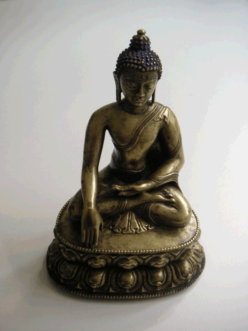 Study of the inner content of Buddha sculptures (photo: example of Sakyamuni, Bhumisparsa Mudra, West-tibet, 14.- 15. century).