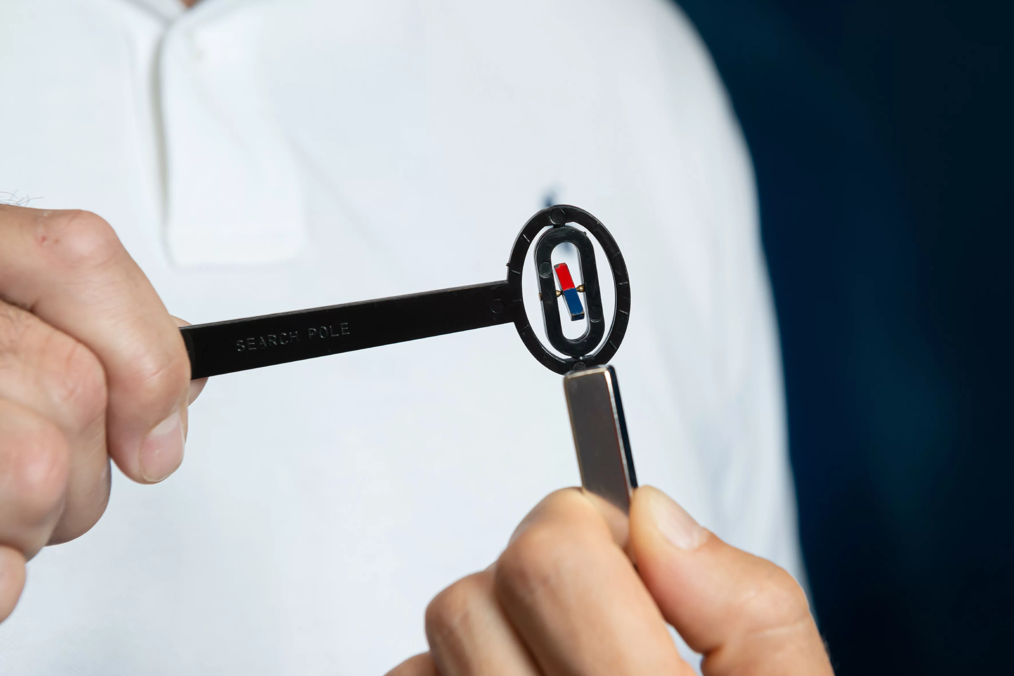 Gerät zur Bestimmung der Ausrichtung des Magnetfeldes