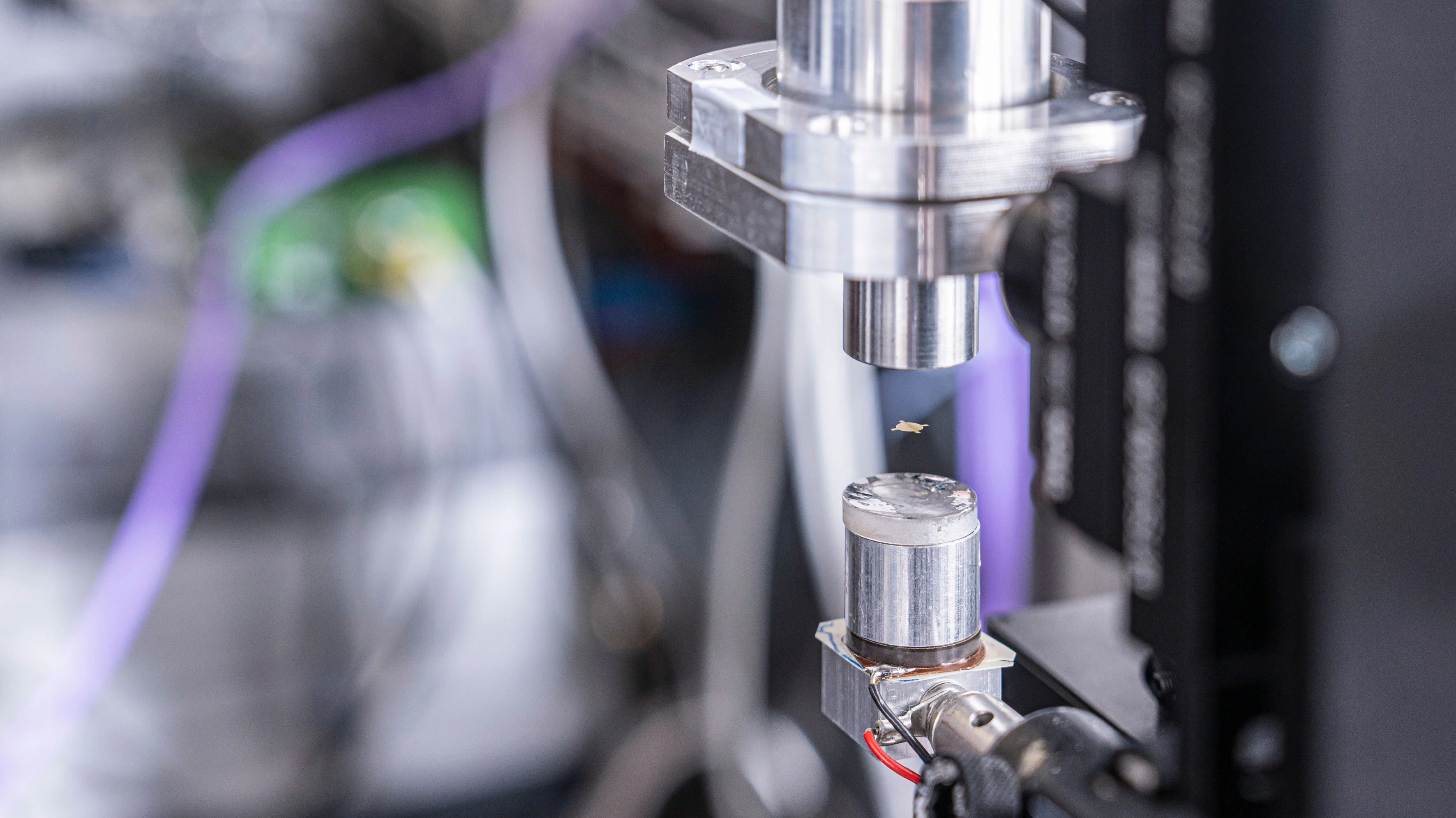  To enable membrane proteins to benefit from the advantages of acoustic levitation, Tsujino and colleagues dispense them onto intricately designed polymer films, which hover and rotate.