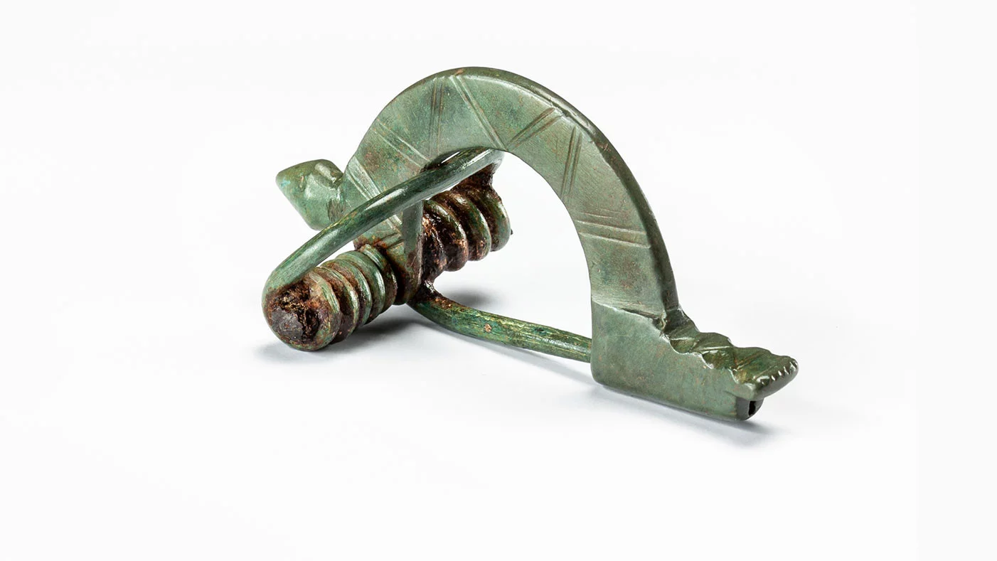 MIXE analysis could reveal that the ornate upper part and functional lower part of the rare knob-bow fibula were made using different methods.