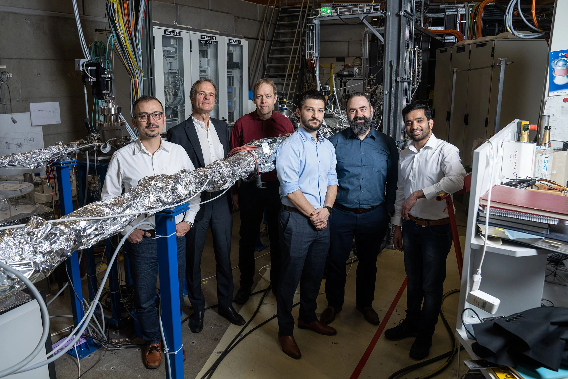 Die beteiligten PSI-Forscher an der XIL-II-Strahhlinie der SLS. Von links nach rechts: Yasin Ekinci, Gabriel Aeppli, Matthias Muntwiler, Procopios Christou Constantinou, Dimitrios Kazazis, Prajith Karadan