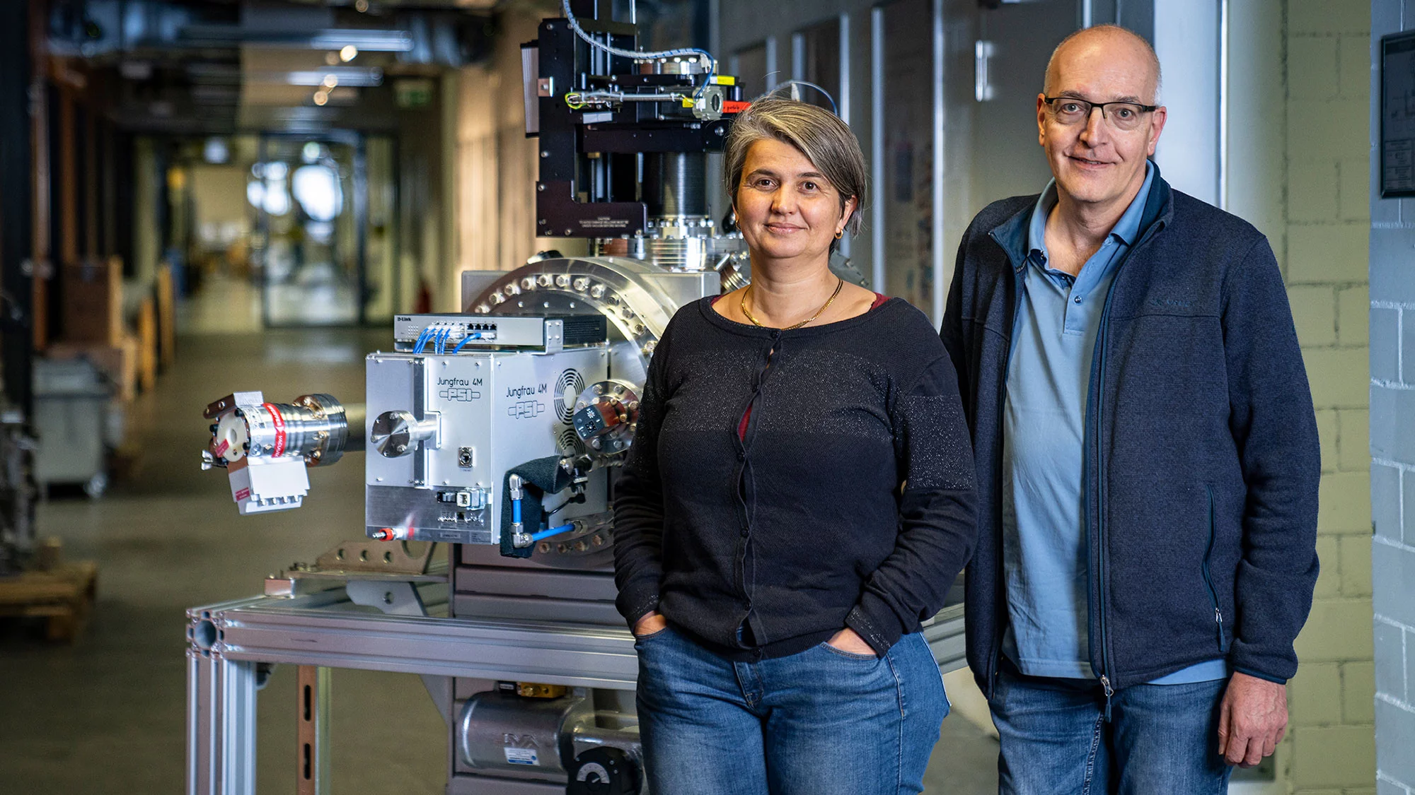 The Jungfrau detectors designed by the detector group at PSI for SwissFEL are today found in X-ray free electrons lasers throughout the world: a fact that Anna Bergamaschi (L), Bernd Schmitt (R) and colleagues are understandably proud of. (Photo: Paul Scherrer Institute / Mahir Dzambegovic)