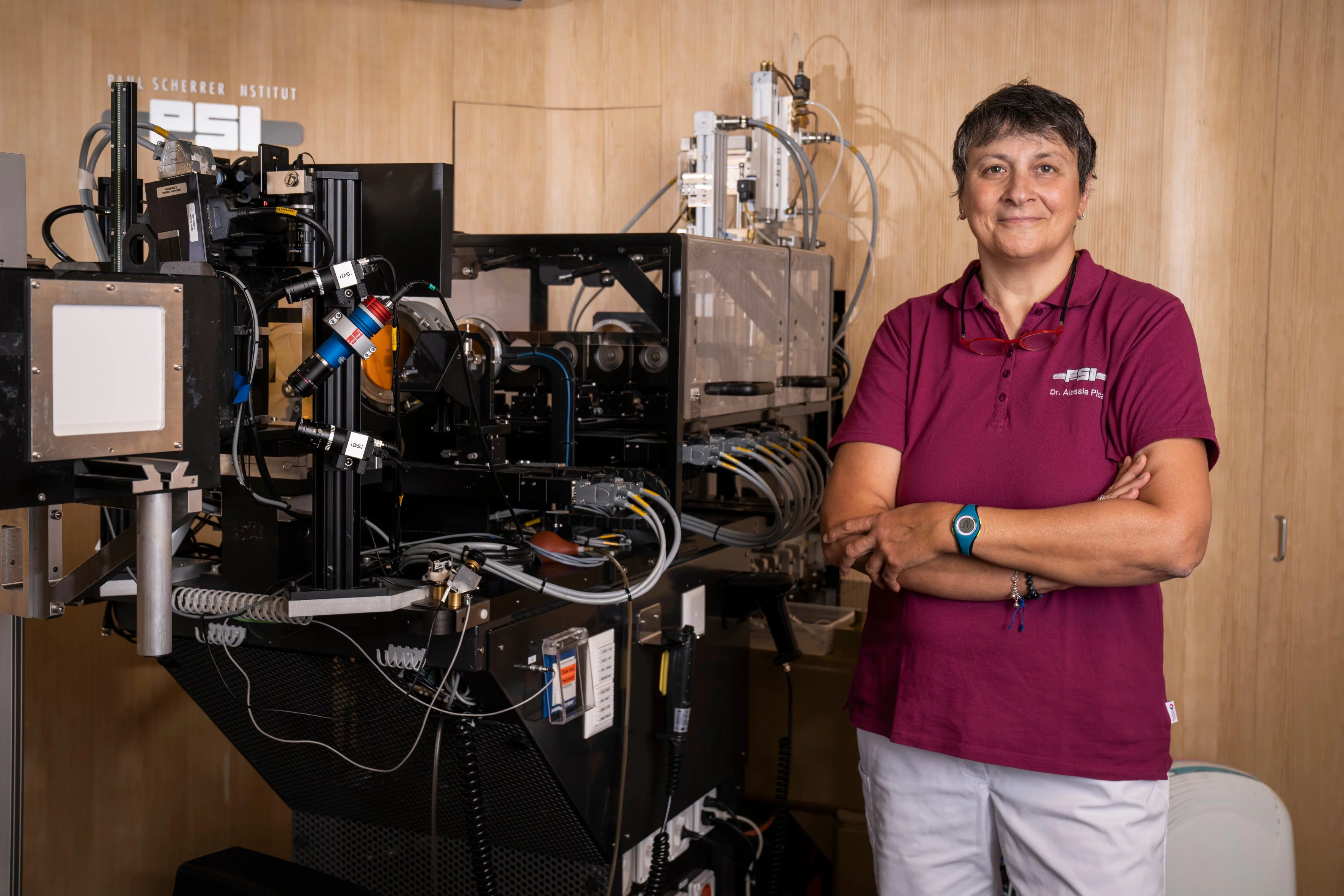 Alessia Pica à l’installation d’irradiation OPTIS 2. «La bonne nouvelle, c’est que nous pouvons mettre la tumeur oculaire hors d’état de nuire.»