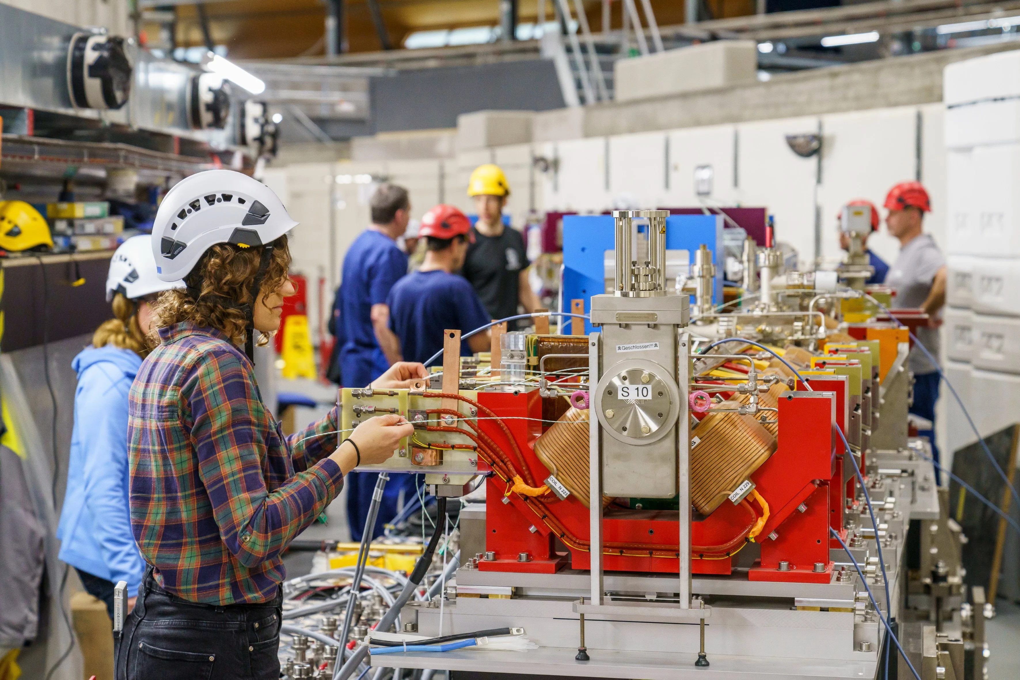 Work to install the new storage ring is already underway at the SLS. (Image: Paul Scherrer Institute / Markus Fischer)