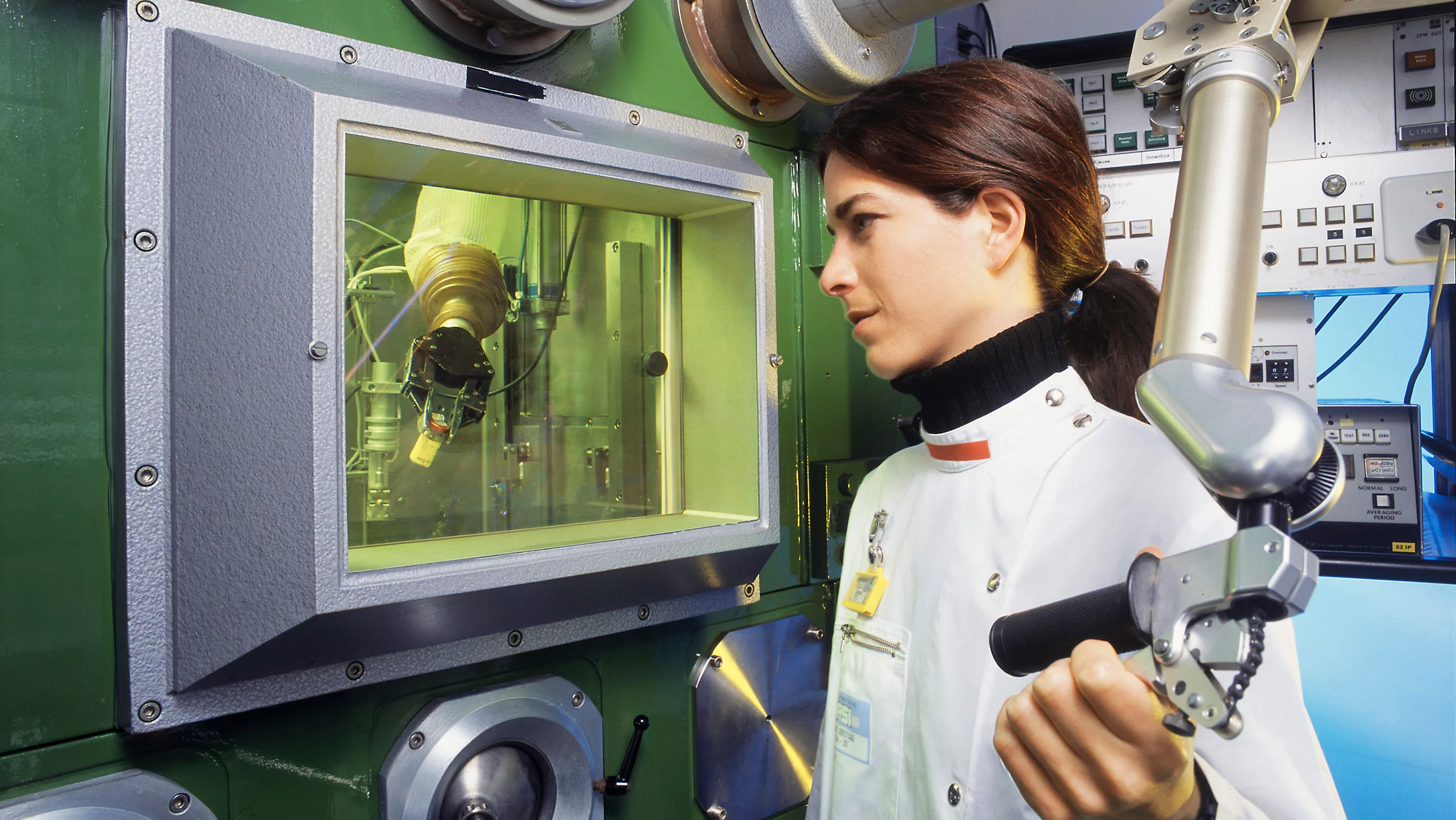 Radiopharmacy at PSI: Radionuclide compounds are produced in the hot cell.
