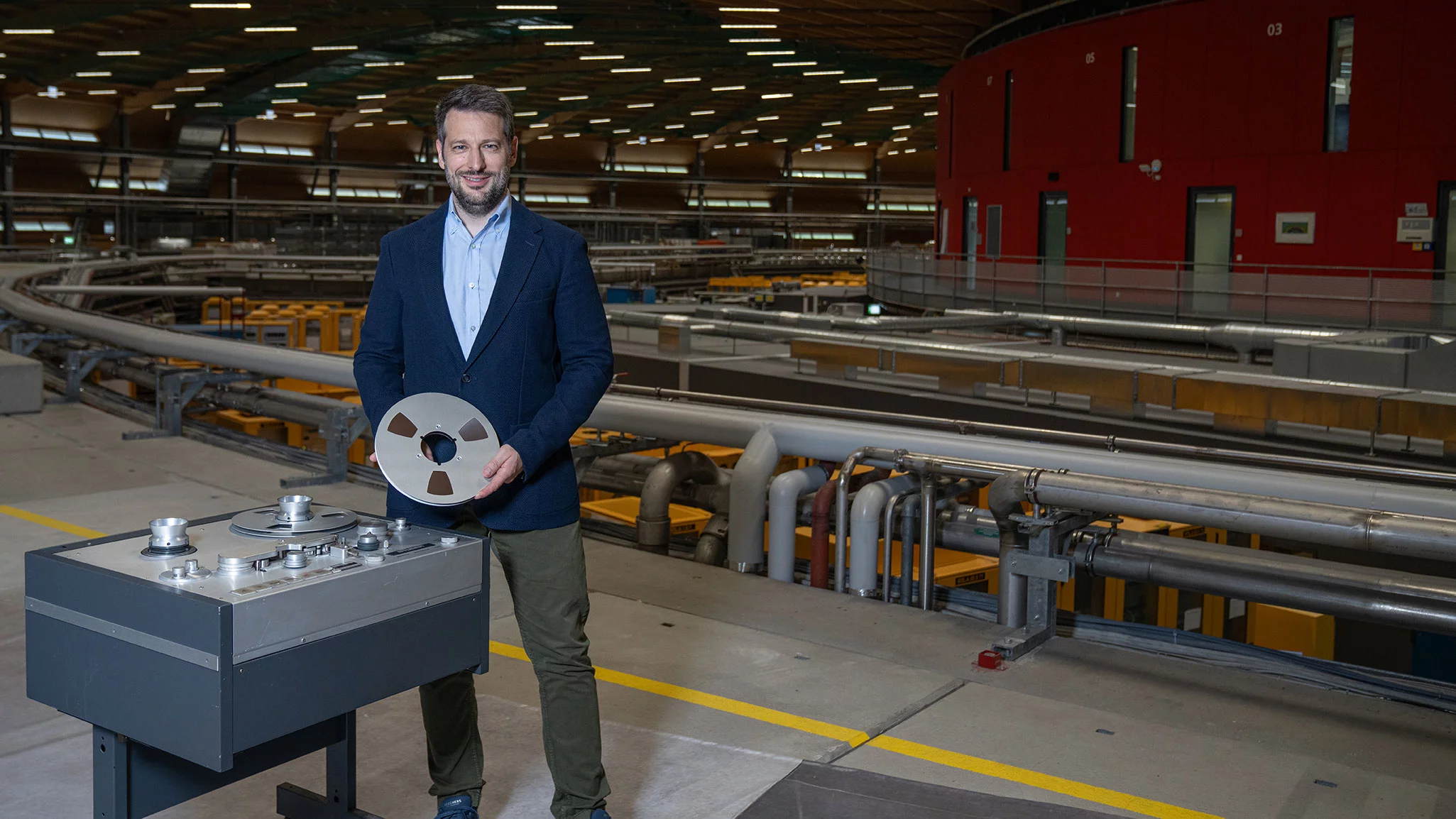 Sebastian Gliga entwickelt eine Methode, um mithilfe von Röntgenstrahlen, wie sie von der SLS erzeugt werden, historische Musikaufnahmen auf zerfallenden Magnetbändern zerstörungsfrei und hochauflösend zu digitalisieren.