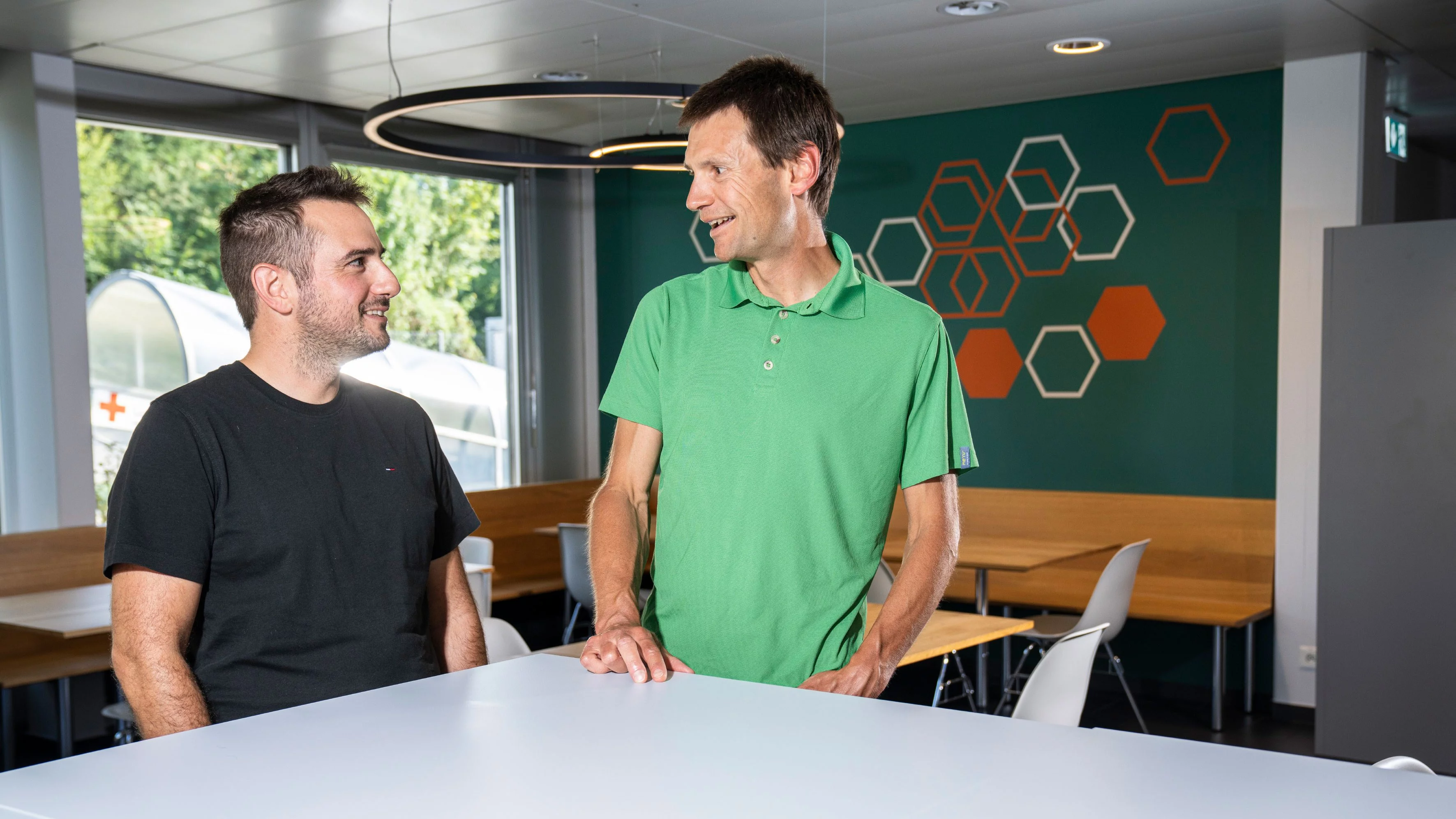 Romain Sacchi (left) and Christian Bauer, both researchers at the PSI Laboratory for Energy Systems Analysis LEA, worked together with scientists at ecoinvent and EuroTube to complete the first comprehensive environmental life-cycle analysis of hyperloop systems. 
