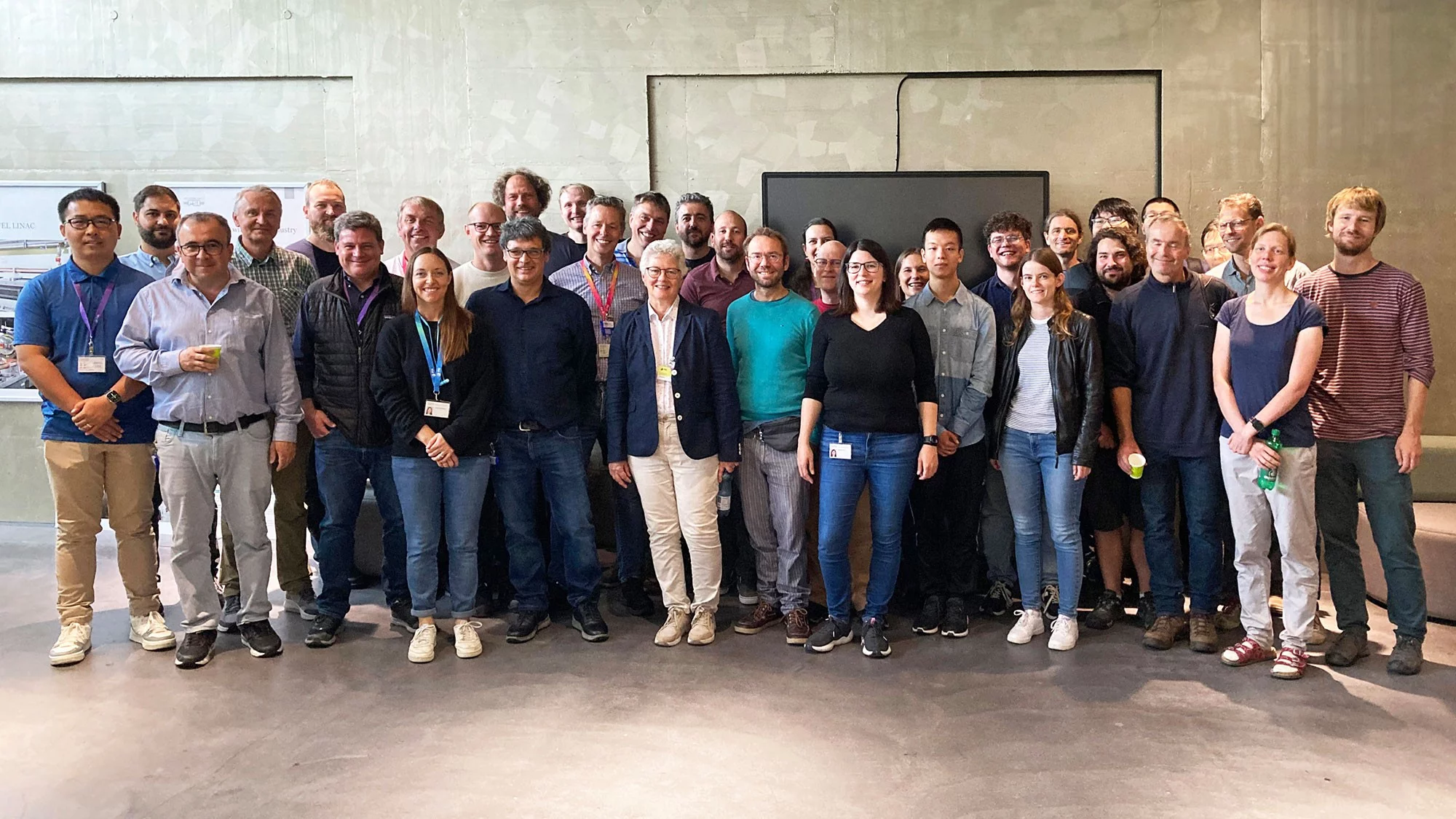 Following Professor L’Huillier’s tour, staff at SwissFEL discussed with her over coffee. 