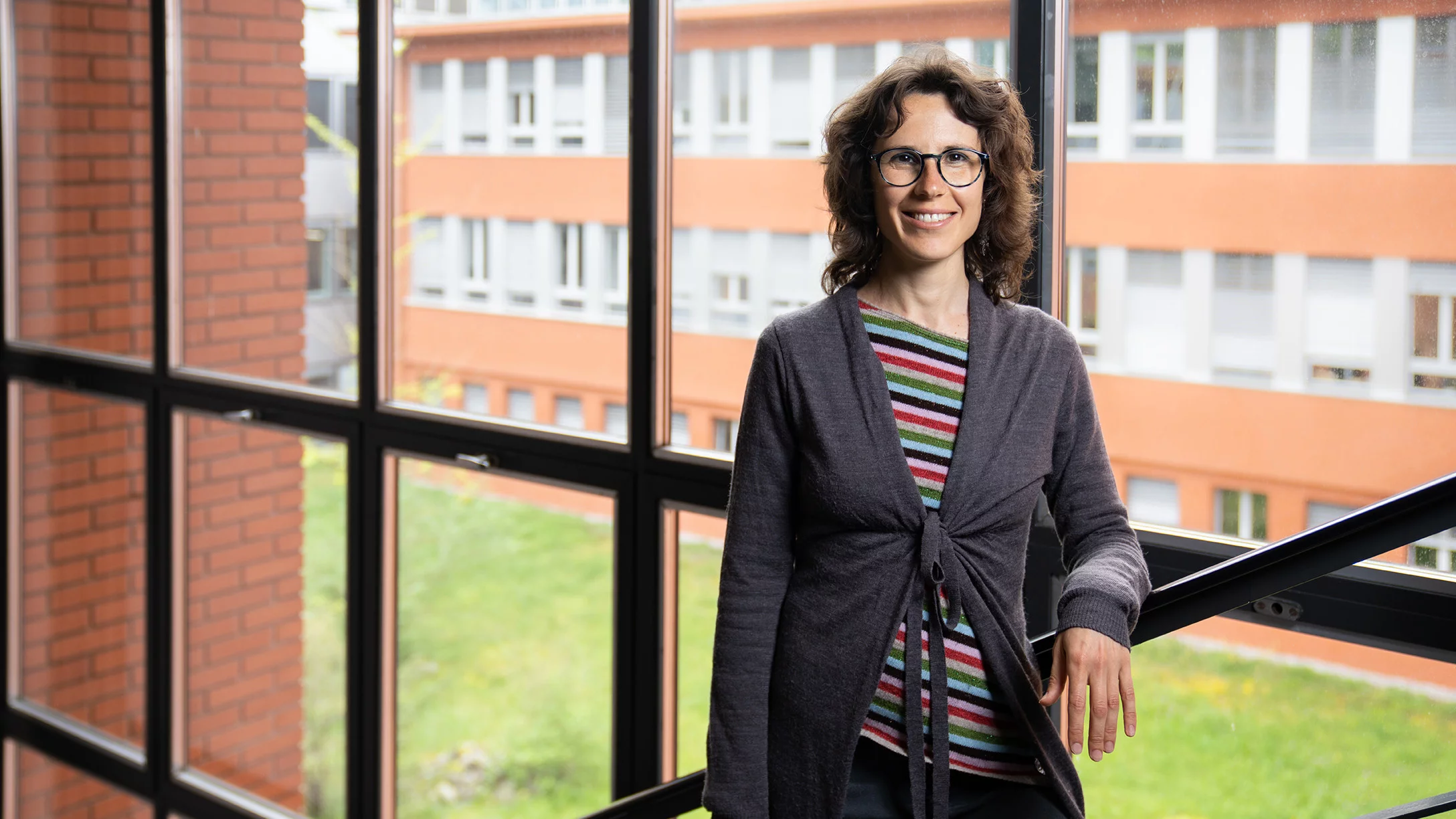 Cecilia Casadei, physicienne, fait partie d’une équipe internationale qui a développé un nouvel algorithme d’évaluation. Sa méthode baptisée low-pass spectral analysis permet d’évaluer plus efficacement les données générées lors des mesures de protéines aux lasers à rayons X à électrons libres.