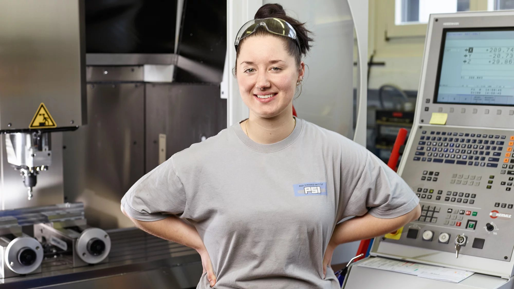 Rebekka Liefert undergoing an apprenticeship at PSI as a polytechnician (Foto: Scanderbeg Sauer Photography)