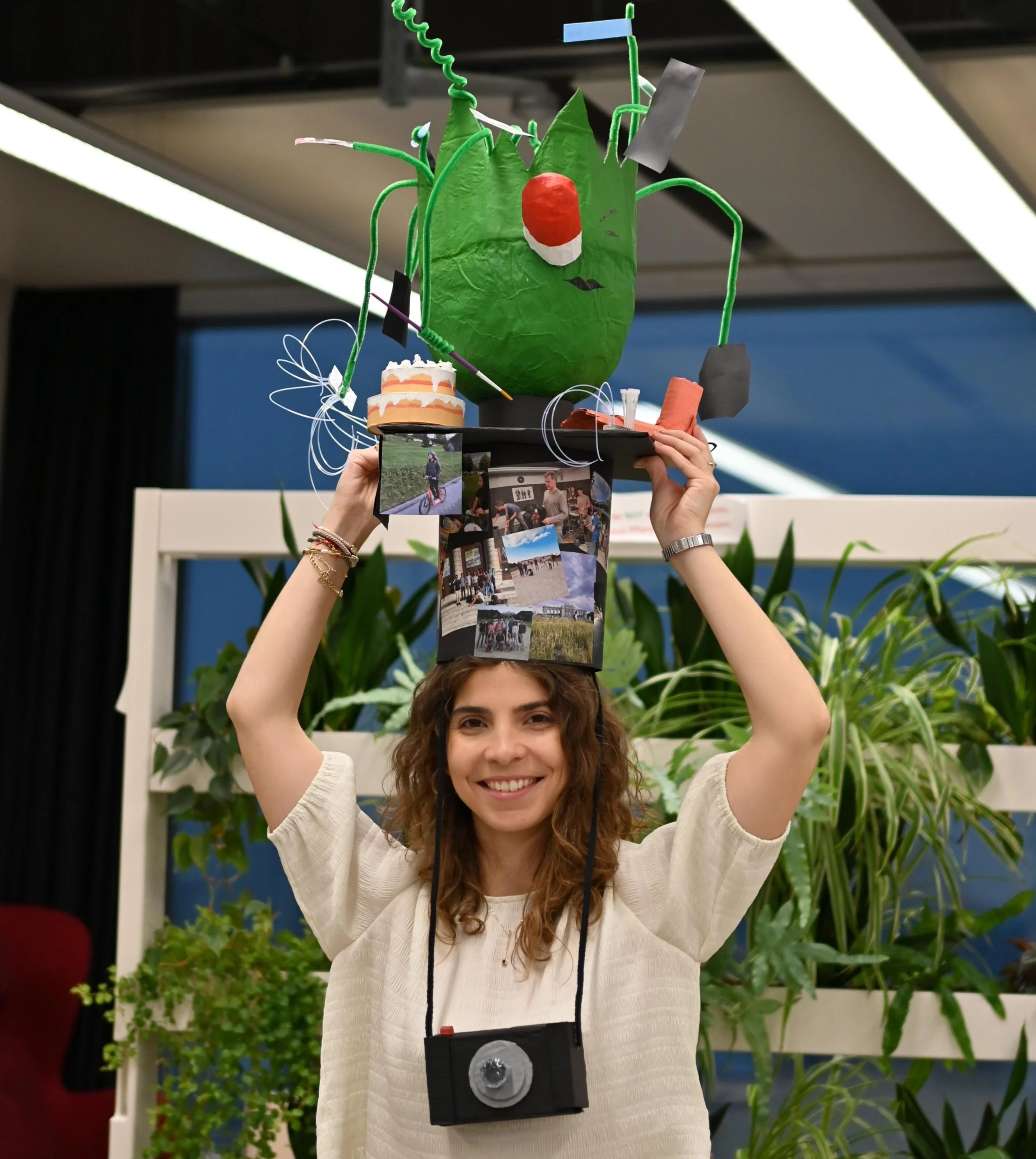 Lis Alaball with her mortarboard on 21. Nov. 2024
