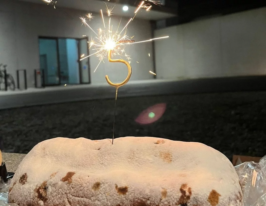 Wir gratulieren: ANAXAM feiert sein 5-jähriges Jubiläum. 