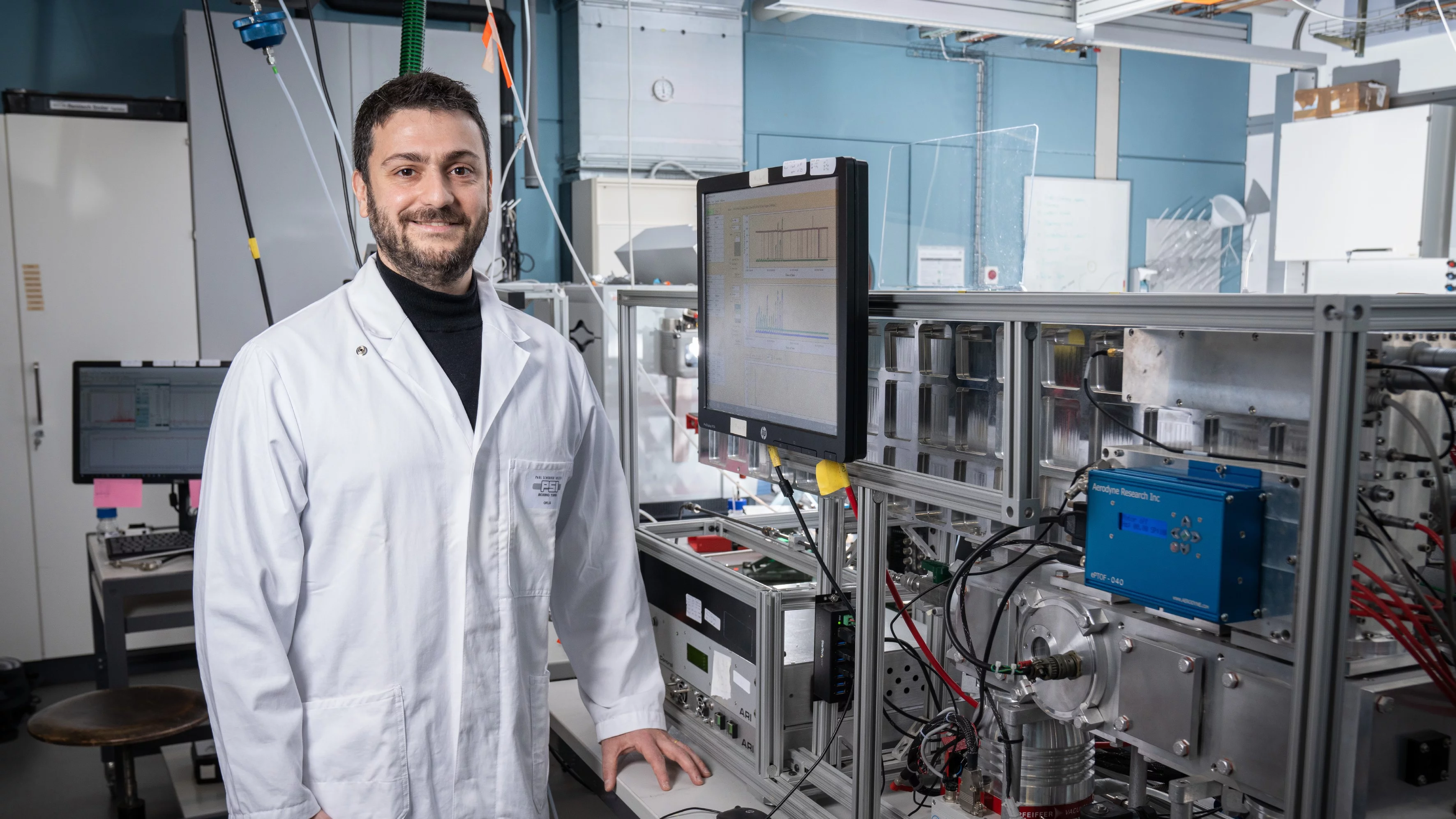 Imad El Haddad is head of the Atmospheric Molecular Processes group in the Laboratory for Atmospheric Chemistry at PSI’s Center for Energy and Environmental Sciences. For his new study of the formation of organic aerosols, he led a team of more than 70 researchers from Europe and North America.