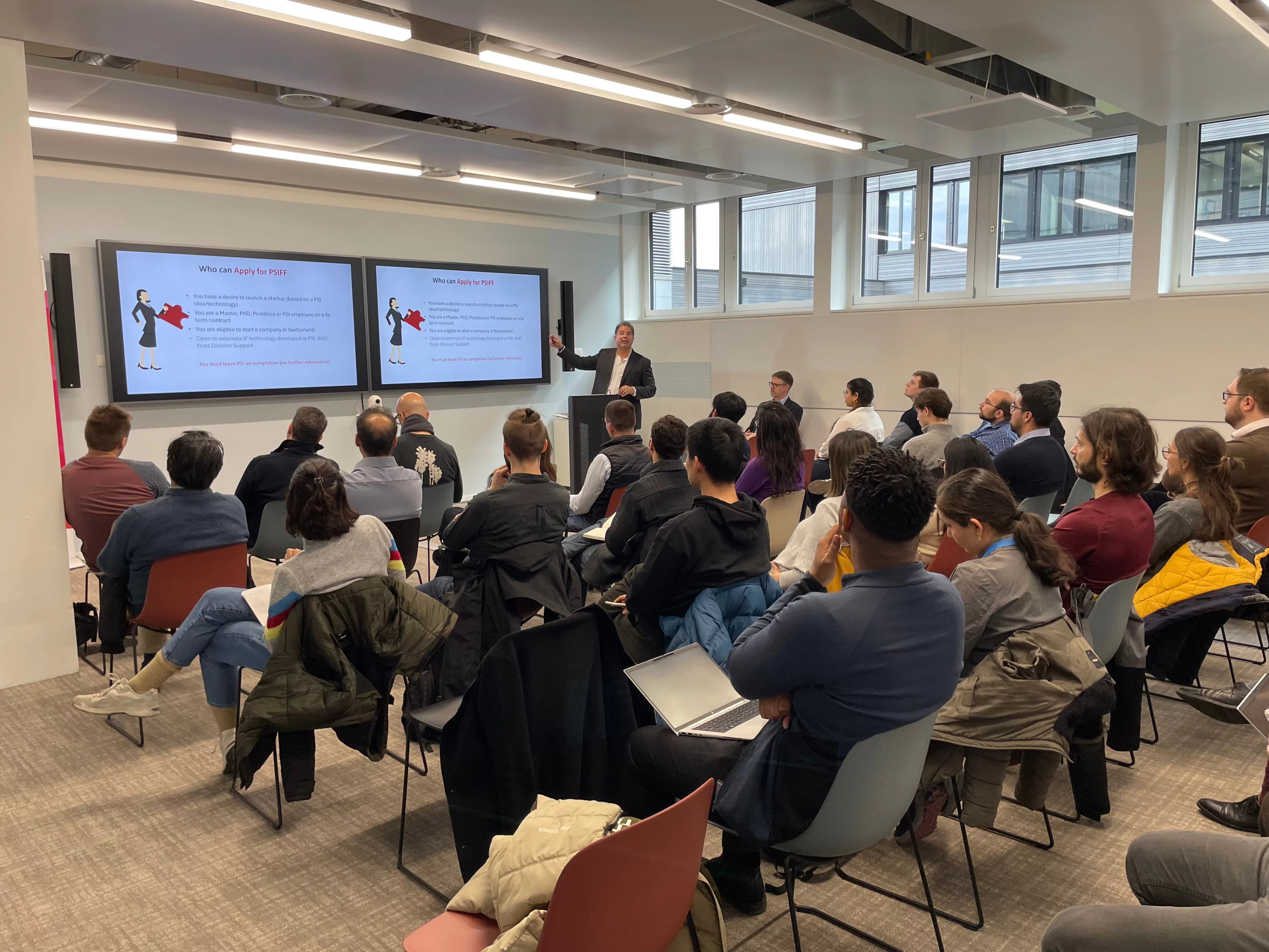 Angelo Sozzi from the Technology Transfer Team provides information on potential funding opportunities in the field of entrepreneurship at PSI.