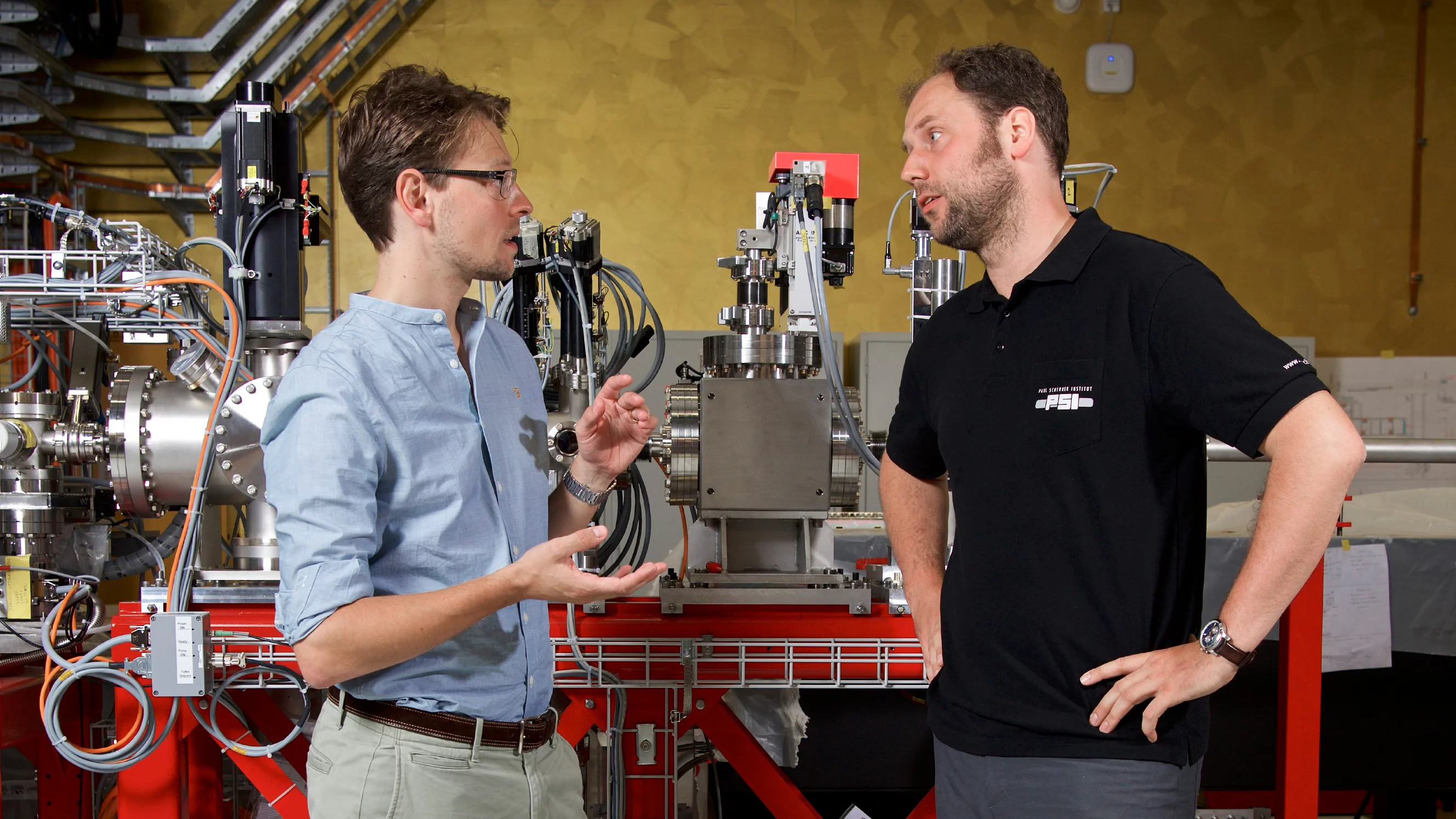 Researchers Simon Gerber and Henrik Lemke at a beamline at SwissFEL, the Swiss X-ray free electron laser. Both scientists used to work at the X-ray laser LCLS in California and are now contributing to the development of the SwissFEL. (Photo: Paul Scherrer Institute/Markus Fischer)
