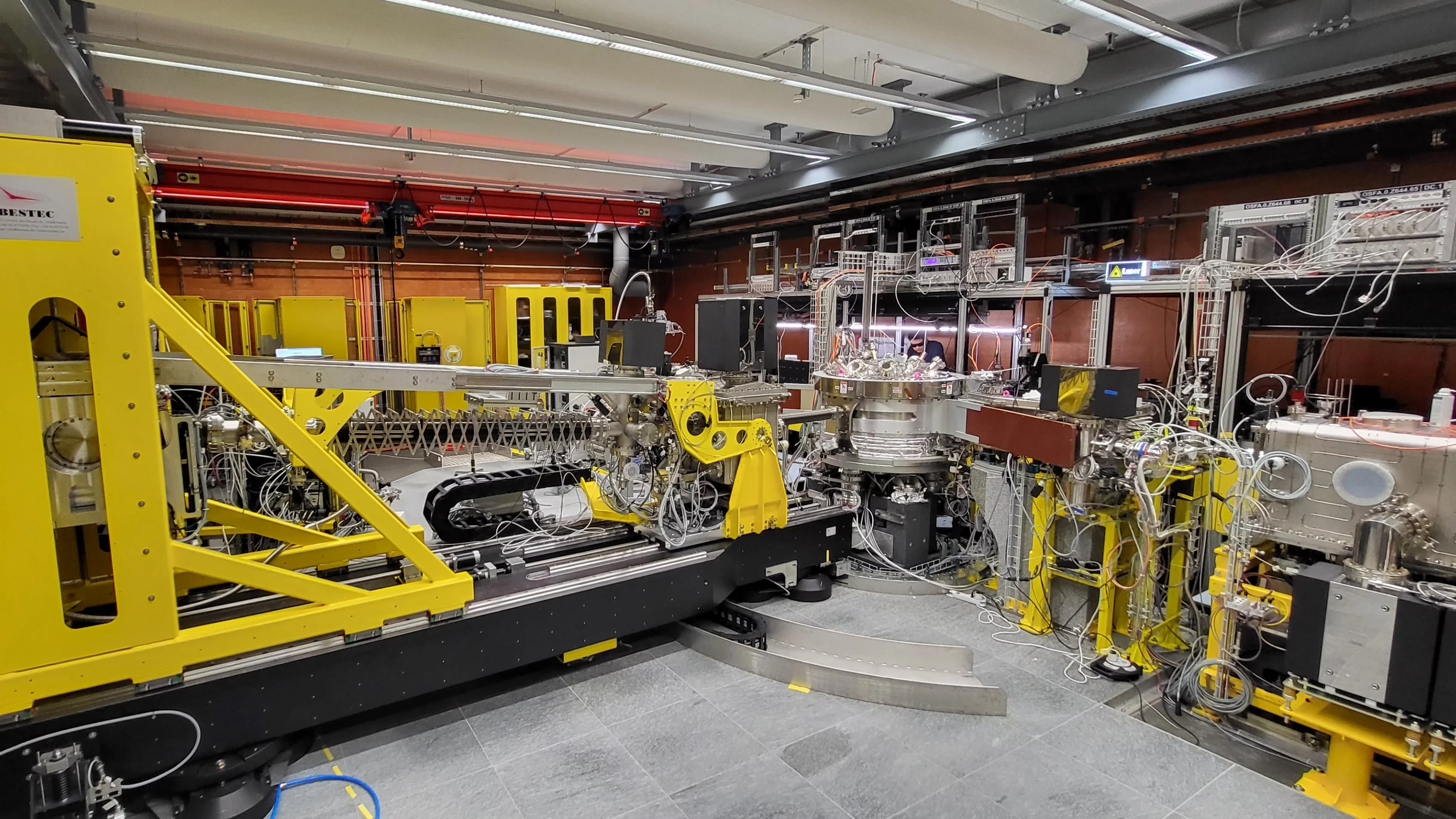 The time-resolved Resonant Inelastic X-ray scattering (tr-RIXS) set-up at the Furka endstation at SwissFEL, where the ultrafast electronic processes governing the metastable state were probed. 