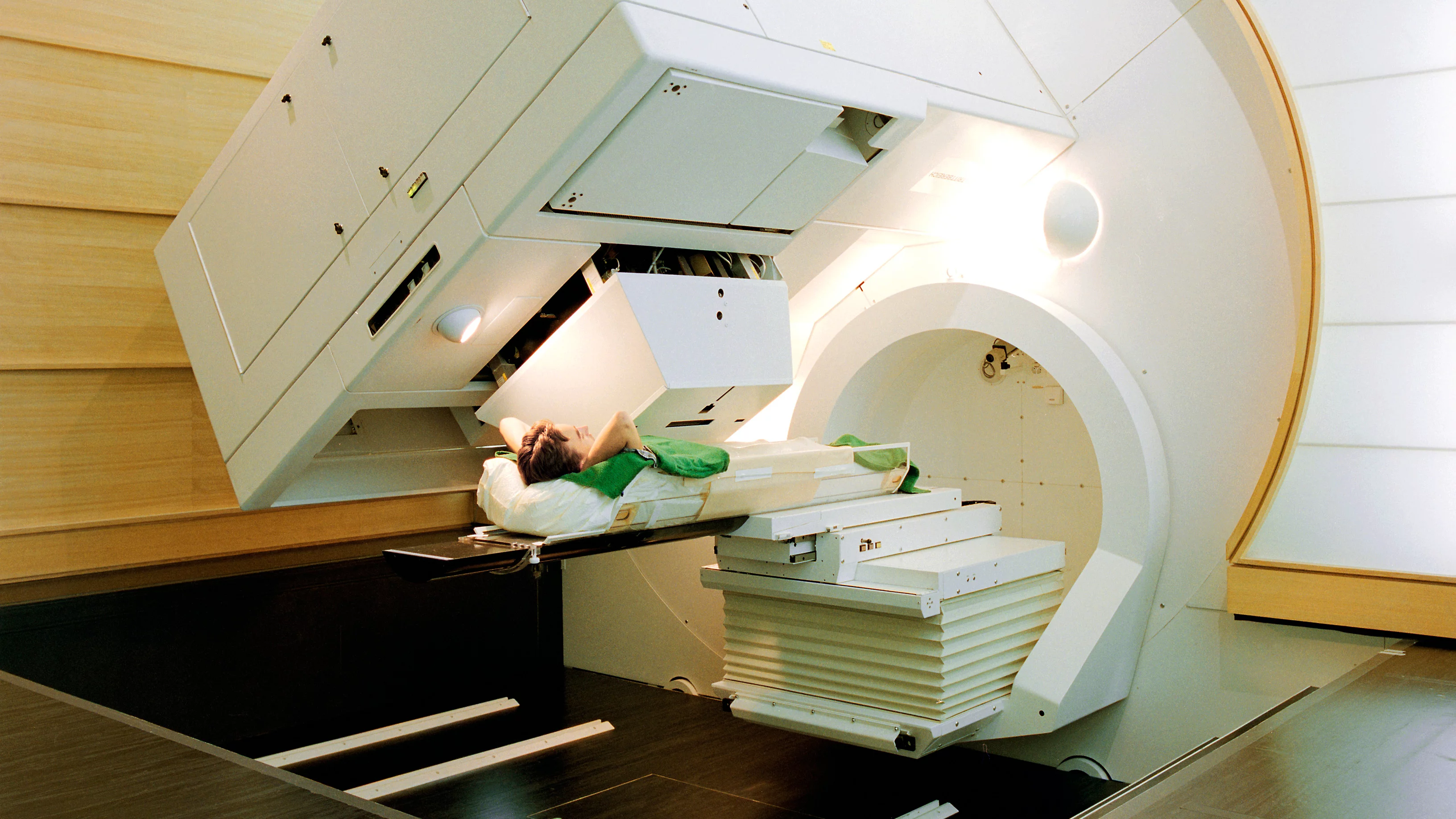 Spot-Scanning-Gantry: Hier werden Patienten mit schwierig zu behandelnden Krebsarten bestrahlt.